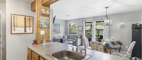 Appart'hôtel, 1 grand lit et 1 canapé-lit, balcon, vue golf (Branson Sunny Daze) | Intérieur