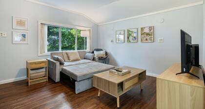 Cottage w/ Lake Access Unit 1