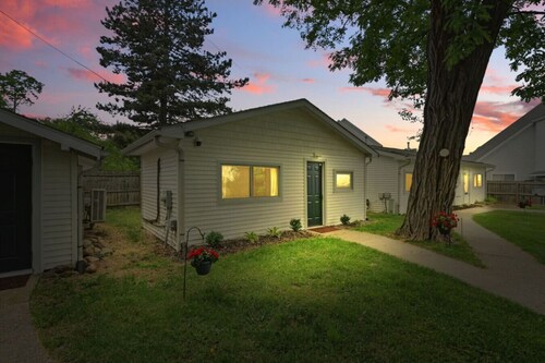 Cottage w/ Lake Access Unit 2