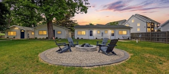 Cottage w/ Lake Access Unit 2