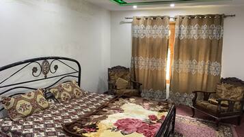 3 bedrooms, iron/ironing board, WiFi