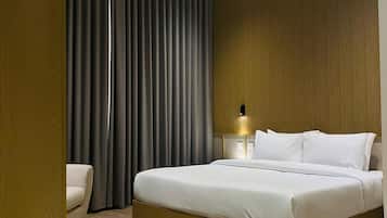 Premium bedding, in-room safe, laptop workspace, blackout curtains