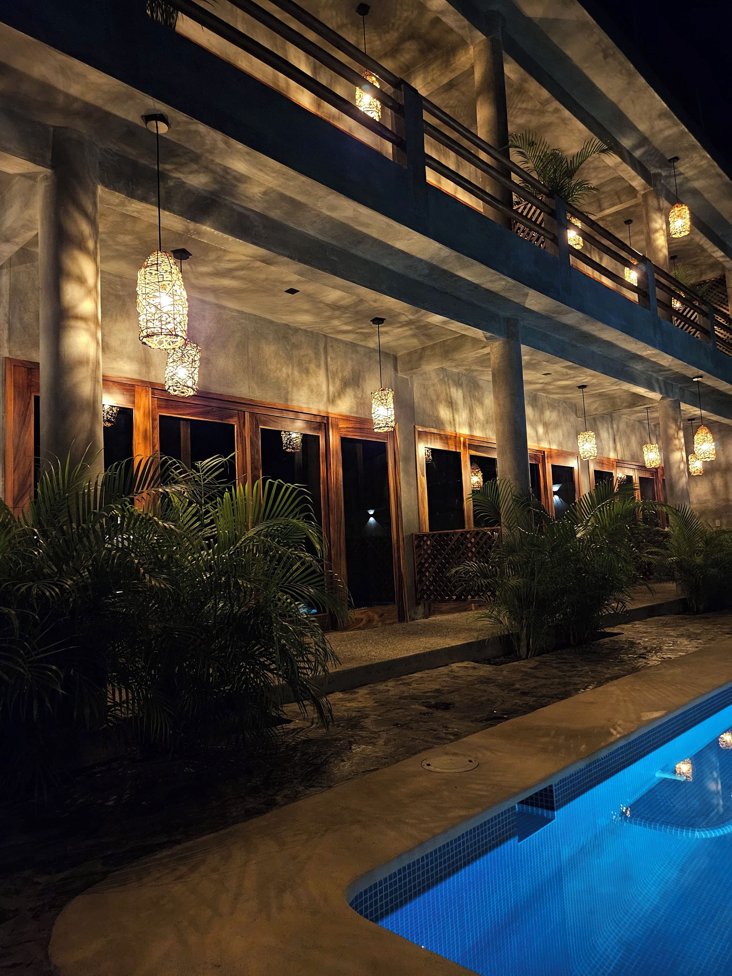 Deluxe-rum - 1 sovrum - husdjur ej tillåtna - utsikt mot poolen | Sängtillbehör av högsta kvalitet, duntäcken och Select Comfort-madrasser