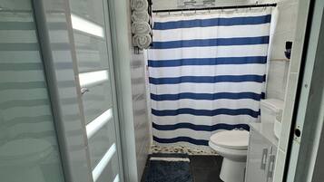 Doccia, asciugacapelli, bidet, asciugamani