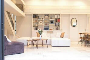 TV, fireplace, stereo