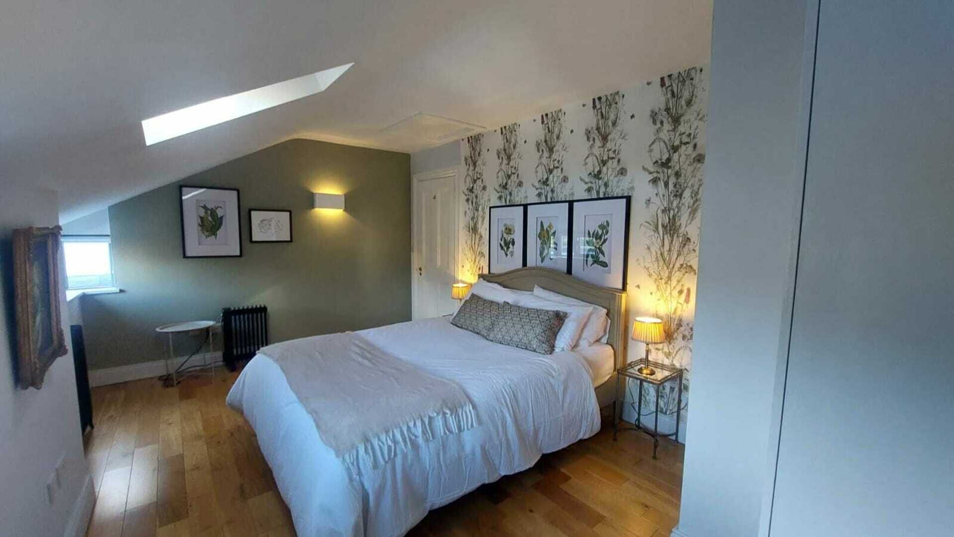 2 bedrooms, desk, iron/ironing board, WiFi