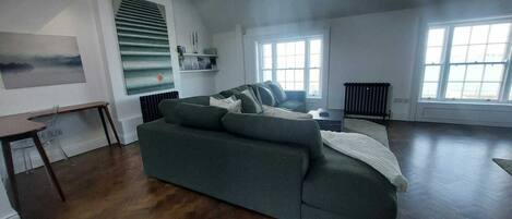 TV, fireplace, offices