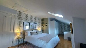 2 soverom, skrivebord, strykejern/-brett og wi-fi