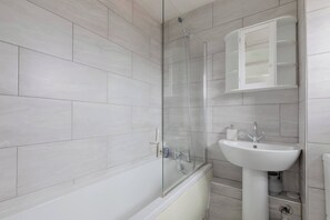 Een douche, een haardroger