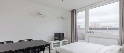 1 間睡房、熨斗/熨衫板、上網、床單