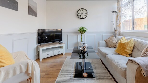 A modern living room with a television, sofa, and coffee table. - Quaint 1BD Flat with Balcony in Maida Vale (Greater London)