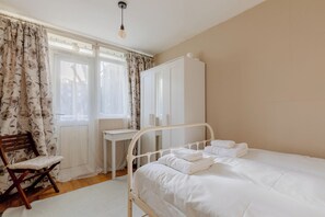 1 chambre, fer et planche à repasser, accès Internet, draps fournis