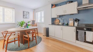 Unclassified image, 2 of 41, button - Beautifully Designed 1BD Flat, Near Balham Station (Greater London)