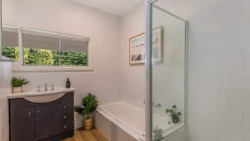 Shower, hair dryer, towels, shampoo