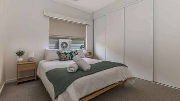 3 bedrooms, iron/ironing board, WiFi, bed sheets