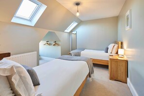 5 Schlafzimmer, Bügeleisen/Bügelbrett, Reisekinderbett, WLAN