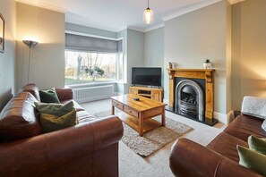 Fernseher, Kamin, Arbeitsbereiche