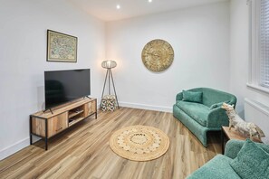 TV, offices - Host & Stay | The Coach House, Apartment 1 (Saltburn-by-the-Sea)