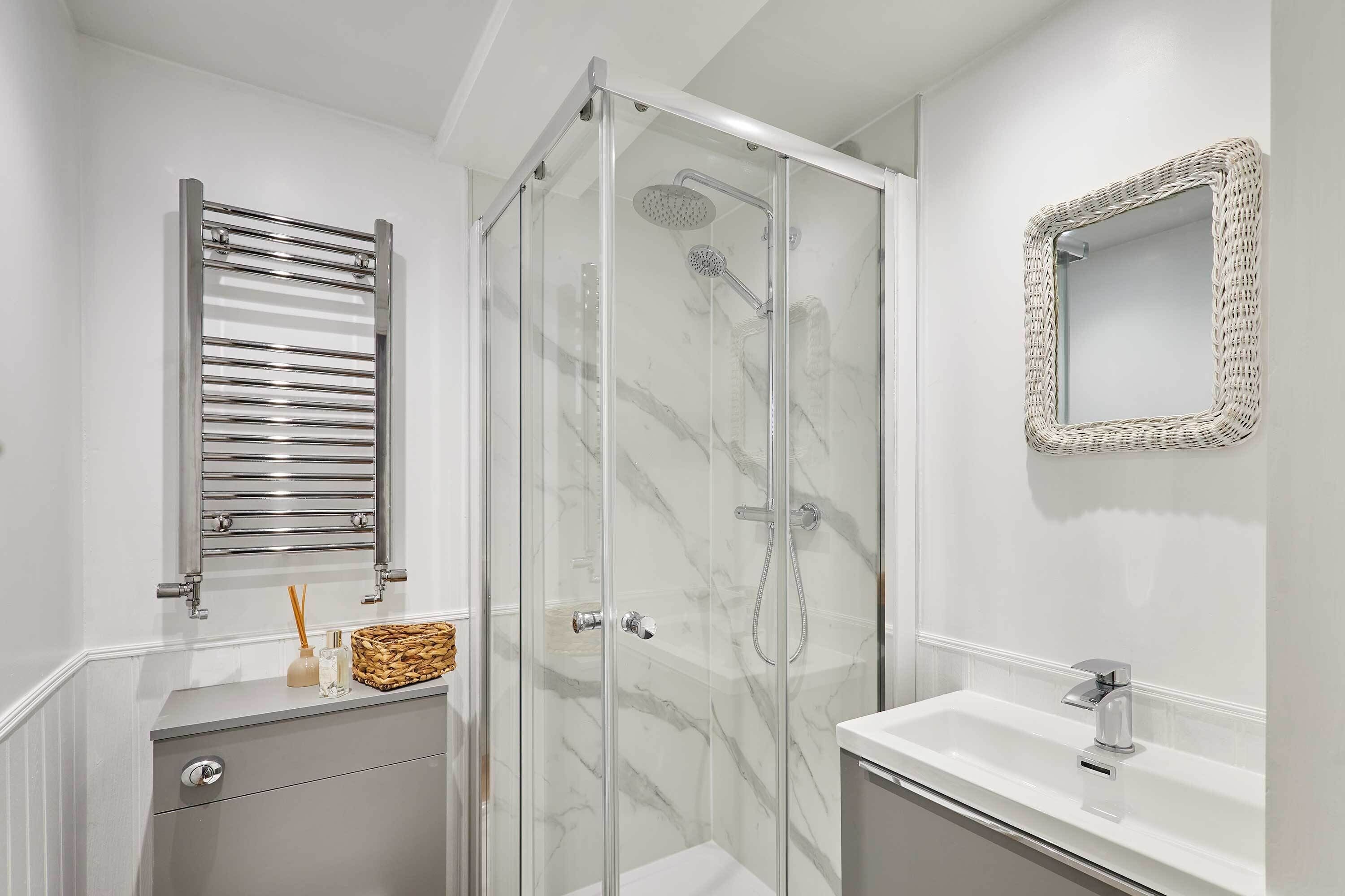 淋浴设施、吹风机、毛巾