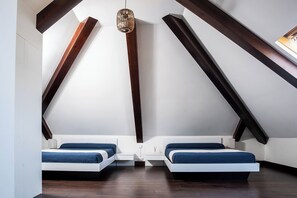 2 bedrooms, iron/ironing board, travel cot, free WiFi