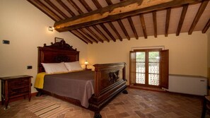 7 bedrooms, iron/ironing board, WiFi, bed sheets
