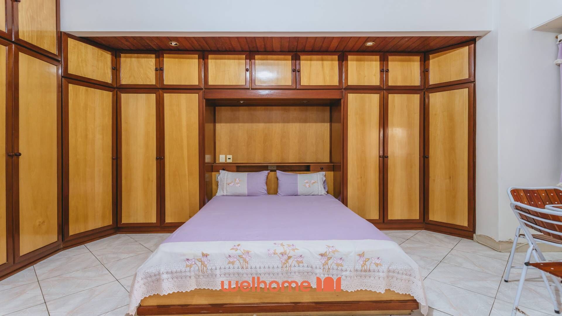 1 slaapkamer, een strijkplank/strijkijzer, wifi, beddengoed