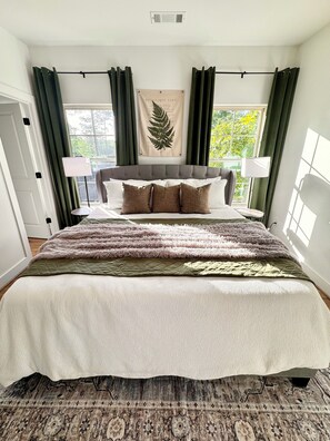 3 bedrooms, free WiFi, bed sheets - Charming 3-bedroom 2 bathroom bungalow near Lake Martin (Tallassee)