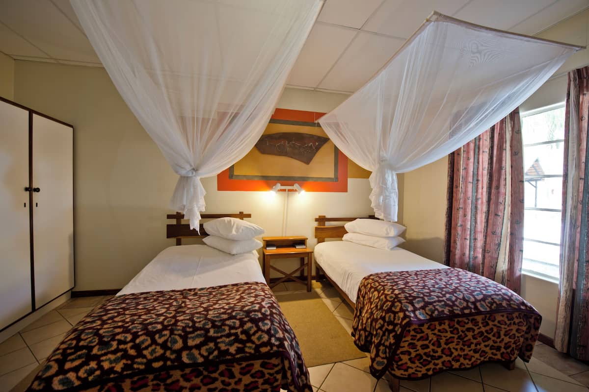 Basic Twin Room, 2 Single Beds, Accessible Bathtub, Non Smoking