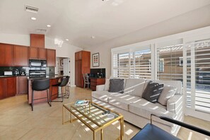 テレビ、書斎 / ワークスペース