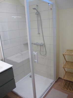 Family suite with patio, 4 people | Bathroom