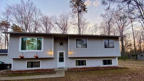Exterior - Spacious 4BR Escape in Sherwood Forest (Grayling)