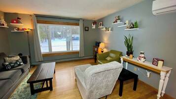 TV, fireplace, offices