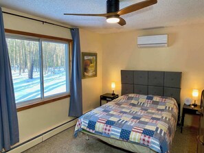 4 bedrooms, desk, iron/ironing board, WiFi - Spacious 4BR Escape in Sherwood Forest (Grayling)