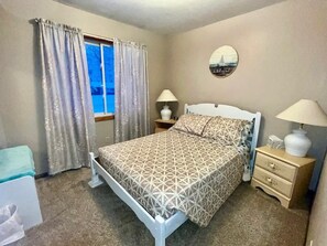 4 bedrooms, desk, iron/ironing board, WiFi - Spacious 4BR Escape in Sherwood Forest (Grayling)