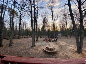 Property grounds - Spacious 4BR Escape in Sherwood Forest (Grayling)