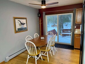 Dining - Spacious 4BR Escape in Sherwood Forest (Grayling)