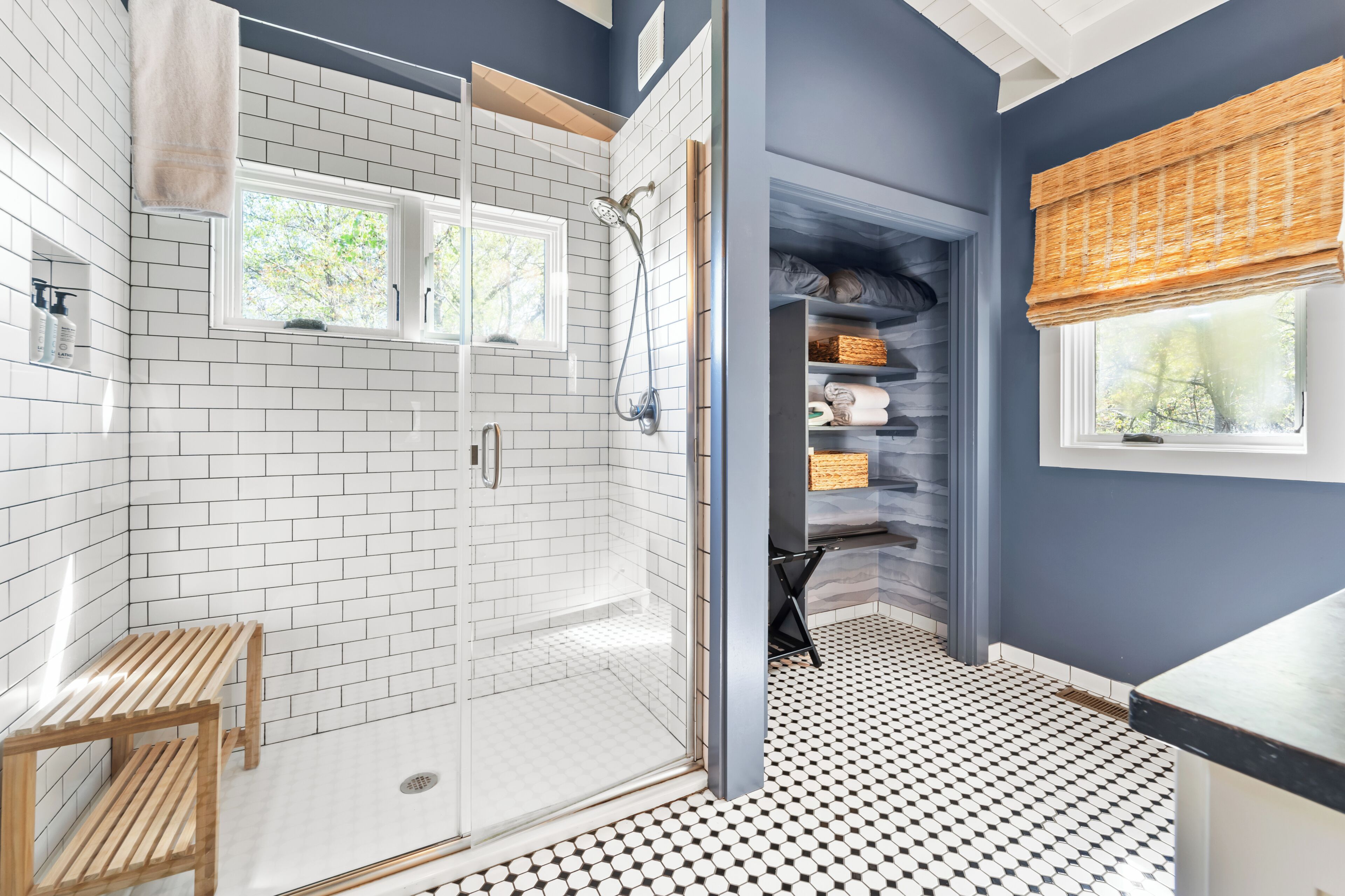 Luxury Cottage, Vineyard View | Bathroom | Hair dryer, bathrobes, towels, soap