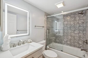 Bruser, hårtørrer, håndklæder