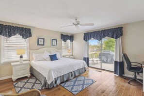 4 bedrooms, desk, iron/ironing board, WiFi - Coastal 4 BDR for 8, Walk to Beach! (Hilton Head Island)