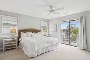 4 Schlafzimmer, Schreibtisch, Bügeleisen/Bügelbrett, WLAN