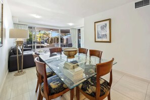 Dining - ZANZ205- Exclusive Outdoor Spa with Ocean Glimpses (Mooloolaba)