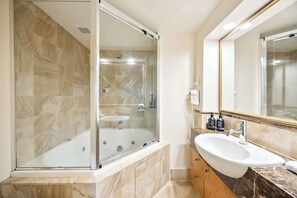 Douche, serviettes fournies