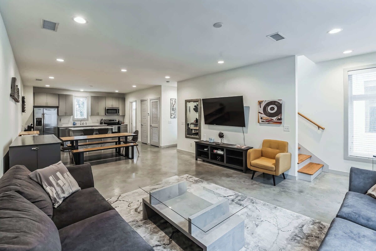 Trendy 3 BDR for 8, Heart of Nash! Near 5 Points