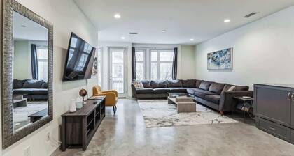 Trendy 3 BDR for 8, Heart of Nash! Near 5 Points