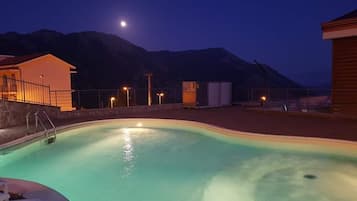 Comfort Single Room, Pool View | 1 bedroom, premium bedding, down comforters, pillowtop beds