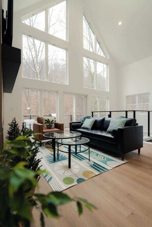 TV, fireplace, video games, books - The Greenhouse with Indoor Slide close to Hocking Hills (Laurelville)