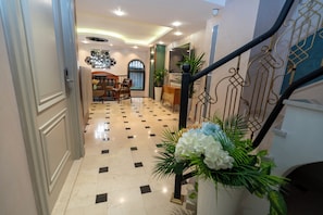 Lobby sitting area - The Mua Luxury Homes (Istanbul)