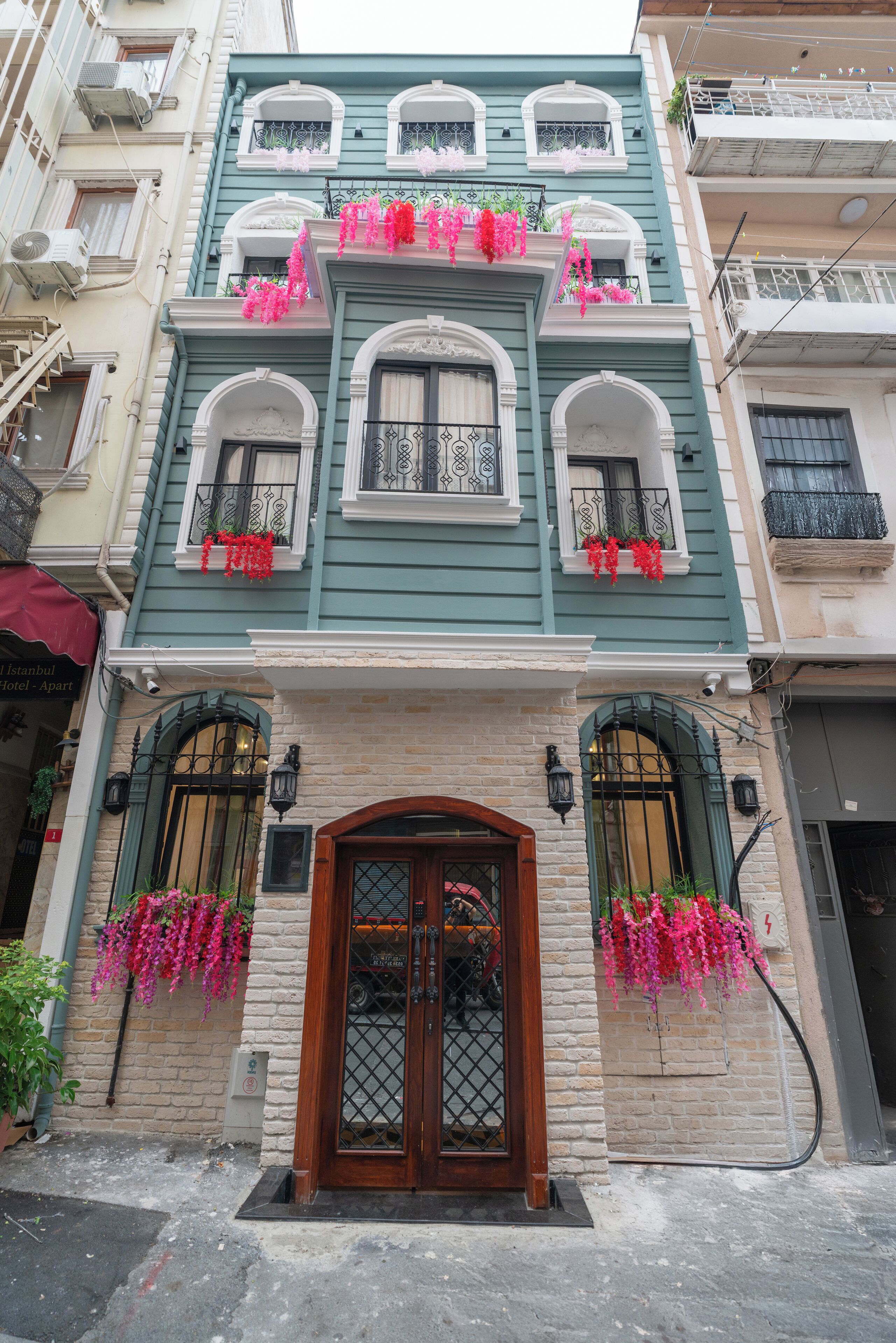 المنشأة من الخارج