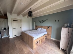 1 bedroom, iron/ironing board, travel cot, free WiFi
