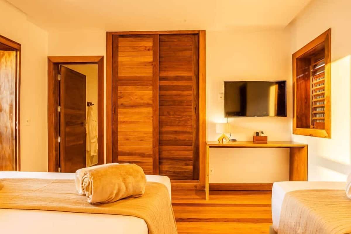 1 bedroom, in-room safe, iron/ironing board, free WiFi